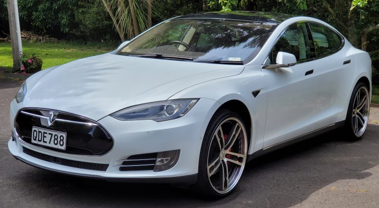 Picture of Tesla Model S P85+, 2014, Air Suspension